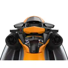 <p>-Fullt integrert lydsystem med Bluetooth tilkobling.<br />
-Vanntett.<br />
-To kraftige 50 watts h&oslash;ytalere s&oslash;rger for klar musikkgjengivelse, ogs&aring; n&aring;r du kj&oslash;rer.<br />
-Fjernkontrollpute p&aring; venstre h&oslash;yttaler gj&oslash;r det enkelt og raskt &aring; skifte musikk og volum.<br />
-Musikken kan spille ogs&aring; n&aring;r motoren er sl&aring;tt av.<br />
-N&oslash;dvendig med ledningsnett (278003684) hvis det monteres sammen med Garmin Echomap Plus 62cv Fish finder.</p>

<p>Passer RXT, RXT-X, GTX, Wake Pro (2018 og opp) / FishPro (2019-2021), FishPro Sport og FishPro Scout</p>
