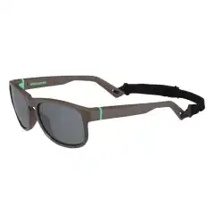 Lei av &aring; miste solbrillene n&aring;r du er ute p&aring; vannet?<br data-end="289" data-start="286" />
Med <strong data-end="338" data-start="293">Sea-Doo Lagoon Polarized Floating Sunnies</strong> f&aring;r du solbriller som flyter, slik at du slipper &aring; lete etter dem i b&oslash;lgene.<br />
Flytende rammeteknologi og luftinjiserte stenger gir lette og komfortable solbriller, mens polariserte, kromfargede linser gir b&aring;de stil og funksjon &ndash; med <strong data-end="592" data-start="571">UV400-beskyttelse</strong> som beskytter &oslash;ynene dine mot solens skadelige str&aring;ler.<br />
Den avtagbare og justerbare sikkerhetsstroppen gir perfekt passform og trygghet p&aring; alle dine vann-eventyr.