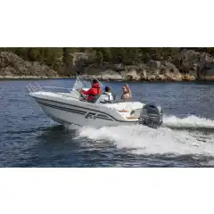 <article data-scroll-anchor="true" data-testid="conversation-turn-26" data-turn="assistant" data-turn-id="request-WEB:b3a5897a-6093-447d-aa74-8011bf6c0b20-21" dir="auto" tabindex="-1">
<p data-end="367" data-is-last-node="" data-is-only-node="" data-start="90">Bygget for &aring; bevege seg i takt med deg &ndash; den glir i gang med livlig akselerasjon og en selvsikkerhet som gj&oslash;r at du kjenner hver tur helt inn i sjela. Yamahas raffinerte 4-taktsdesign leverer ren og jevn kraft, enten du jager horisonten eller bare lar deg drive med tidevannet.<br />
<br />
<strong data-end="287" data-start="229">Teknisk informasjon:</strong><br data-end="290" data-start="287" />
Denne Yamaha utenbordsmotoren leveres med elektrisk start for enkel og p&aring;litelig igangsetting, samt elektrisk Trim &amp; Tilt som gir presis justering av motorvinkel for optimal ytelse, komfort og drivstoff&oslash;konomi under varierende forhold og belastning.<br />
<br />
Sylinder og cc: 4 Cylinder Inline - 1832cc<br />
Farge: Gr&aring; </p>
</article>
<br />
Noen motorer kan beh&oslash;ve rigging kit for nyb&aring;tmontering, ta kontakt med oss for priser.<br />
 