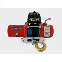 <h2>Thor Winch T-SD9500 12V med syntetisk tau</h2>

<p>Trekk-kraft 9500 Lbs / 4309 kg (innerste taulag)<br />
Leveres med syntetisk tau &Oslash;9,2 mm, lengde 14 meter<br />
Dimensjon L437 x B160 x H283 mm<br />
3,5 meter kabel m/betjeningskontroll<br />
Egenvekt 29,5 kg</p>
