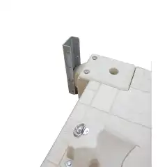 SLX Floating Pin / C-Channel tilkoblingssystem lar deg koble SLX5 og SLX6 PWC-docker til de fleste flytebrygger ved &aring; bruke SLX-monteringsskinnene.