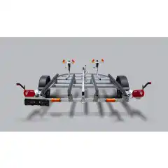 Ubremsed vannscooterhenger med en solid varmgalvanisert og helsveiset st&aring;lramme. Skjermer og andre komponenter er I h&oslash;ykvalitetsst&aring;l med belegg i Magnelis&reg;, som er 3 ganger mer motstandsdyktig mot korrosjon enn vanlig st&aring;l som brukes.Skinner som kan justeres og tilpasses til dine behov. Vinsj som gj&oslash;r det enkelt &aring; ta av og p&aring; vannscooteren.