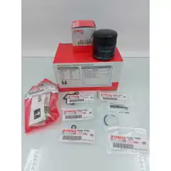 <p data-end="662" data-start="348">Dette er et originalt Yamaha 100-timers servicekit, sammensatt for &aring; dekke n&oslash;dvendige slitedeler ved f&oslash;rste st&oslash;rre serviceintervall p&aring; utvalgte Yamaha p&aring;hengsmotorer. Kitet er tilpasset Yamahas anbefalte 100-timers service og gj&oslash;r det enkelt &aring; utf&oslash;re korrekt og trygg vedlikeholdsservice.</p>

<p data-end="947" data-start="664">Ved &aring; benytte originale Yamaha-deler sikrer du korrekt passform, p&aring;litelig filtrering og komponenter som er tilpasset motorens konstruksjon og belastning. Dette bidrar til stabil drift, lengre levetid p&aring; motoren og reduserer risikoen for driftsproblemer i en kritisk innkj&oslash;ringsfase.</p>

<p data-end="1093" data-start="949">⚠️ <strong data-end="961" data-start="952">Merk:</strong><br data-end="964" data-start="961" />
Kitet leveres <strong data-end="1007" data-start="978">uten motorolje og girolje</strong>. Oljetype og mengde varierer etter motormodell og &aring;rsmodell, og m&aring; bestilles separat.</p>

<p data-end="1319" data-start="1095"><strong data-end="1145" data-start="1095">Innhold i dette kitet (iht. etikett p&aring; esken):</strong><br data-end="1148" data-start="1145" />
&ndash; Oljefilter<br data-end="1163" data-start="1160" />
&ndash; Filterelement (med tag)<br data-end="1191" data-start="1188" />
&ndash; Pakninger (flere typer)<br data-end="1219" data-start="1216" />
&ndash; O-ring<br data-end="1230" data-start="1227" />
&ndash; Splint (cotter pin)<br data-end="1254" data-start="1251" />
<em data-end="1319" data-start="1254">(Eksakt innhold kan variere noe etter modell/produksjonsserie.)</em></p>

<p data-end="1557" data-start="1321"><strong data-end="1358" data-start="1321">Passer til (eksempler fra esken):</strong><br data-end="1361" data-start="1358" />
&ndash; Yamaha F30B / F40F / F50H<br data-end="1391" data-start="1388" />
&ndash; Yamaha F60F<br data-end="1407" data-start="1404" />
&ndash; Utvalgte 3- og 4-sylindrede Yamaha p&aring;hengsmotorer<br data-end="1461" data-start="1458" />
<em data-end="1557" data-start="1461">(Se modelloversikt p&aring; esken eller kompatibilitetsliste i nettbutikken for korrekt tilpasning.)</em></p>

<p data-end="1764" data-start="1559"><strong data-end="1604" data-start="1559">Fordeler med originalt Yamaha servicekit:</strong><br data-end="1607" data-start="1604" />
✔ Originale Yamaha-deler<br data-end="1634" data-start="1631" />
✔ Korrekt sammensatt for 100-timers service<br data-end="1680" data-start="1677" />
✔ Enklere vedlikehold &ndash; alt samlet i &eacute;n pakke<br data-end="1728" data-start="1725" />
✔ Trygg innkj&oslash;ring og stabil drift</p>
