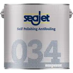 <h2>Seajet 034 Emperor A er et ideelt bunnstoff til aluminiumsb&aring;ter. Det er slitesterkt, og varer i opptil 2 sesonger.</h2>
Seajet 034 Emperor A er en hybrid mellom et hardt og et selvpolerende bunnstoff. Det kan brukes p&aring; alle b&aring;ter, inkludert b&aring;ter med aluminiumsskrog. Bunnstoffet er selvpolerende, men &oslash;nsker du en ekstra glatt overflate, kan du ogs&aring; polere det manuelt i l&oslash;pet av sesongen.<br />
<br />
034 Emperor A inneholder kobber, men kan likevel brukes p&aring; b&aring;ter med aluminiumsskrog. Grunnen er at kobberet er innekapslet, og ikke kommer i kontakt med skroget. I tillegg til kobber har bunnstoffet ogs&aring; sinkpyrition, som til sammen gir sv&aelig;rt god beskyttelse.<br />
<br />
- Skrogtyper: Aluminium, glassfiber, tre, st&aring;l og betong<br />
- Farvann: Saltvann og ferskvann<br />
- Dekkevne: 11,2 m&sup2; per liter<br />
- Varer opptil 2 sesonger (ved 2 str&oslash;k med rulle)<br />
- Anbefalt primer: Seajet 015 Underwater Primer eller Seajet 117 Multipurpose Epoxy Primer<br />
- Ved bruk av tynner anbefales Seajet Thinner A (tynnes normalt ikke)<br />
- B&aring;ten b&oslash;r sj&oslash;settes innen 6 m&aring;neder etter p&aring;f&oslash;ring<br />
- Inneholder ikke diisocyanater<br />
- 5-liters spann er kun til profesjonell bruk, og har ikke godkjent merking for videresalg til privatforbruker.<br />
<br />
<b>Mer info:</b><br />
<a href="https://webserver.flak.no/vbilder/Seajet-Hvor%20mye%20bunnstoff%20trenger%20jeg.pdf" target="_blank">- Hvor mye bunnstoff trenger jeg?</a><br />
<a href="https://webserver.flak.no/vbilder/seajet_fargekart.pdf" target="_blank">- Fargekart</a><br />
<a href="https://webserver.flak.no/vbilder/seajet_overgangsliste.pdf" target="_blank">- Overgangsliste fra andre bunnstofftyper</a><br />
<a href="https://webserver.flak.no/vbilder/seajet_guide.pdf" target="_blank">- Seajet brosjyre</a><br />
<a href="https://webserver.flak.no/vbilder/H1092047_tds.pdf" target="_blank">- Teknisk datablad</a><br />
<br />
Bruk biocider forsvarlig. Les alltid etiketten og produktinformasjonen f&oslash;r bruk.