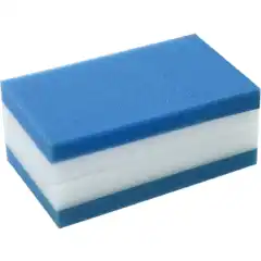 Denne spesielle melamin nano svampen er en utmerket hjelper n&aring;r det gjelder &aring; fjerne flekker fra plast- og metalloverflater. En fin og en grov side. Passer ypperlig til fjerning av hardtsittende smuss og flekker, svarte streker fra sko, tusj m.m.<br />
<br />
Dimensjoner: 127 x 76 x 25 mm