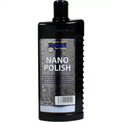 <h2>Seajet Nano Polish er et effektivt poleringsmiddel med stort bruksomr&aring;de. Det renser og polerer i den samme operasjonen.</h2>
Seajet Nano Polish kan brukes p&aring; b&aring;de glassfiber, gelcoat, plast, metall, glass og malte overflater. Det er derfor ideelt b&aring;de til b&aring;t, bil, campingvogn og hagem&oslash;bler. Nano Polish b&aring;de renser og polerer i den samme prosessen, og etterlater en overflate som er beskyttet i opptil 12 m&aring;neder.<br />
<br />
<b>P&aring;f&oslash;ring:</b><br />
Vask f&oslash;rst med Seajet B&aring;tvask Ekstra, eventuelt Seajet B&aring;trens. Rist flasken godt, og p&aring;f&oslash;r et tynt lag med Nano Polish med en myk klut. N&aring;r laget med Nano Polish har t&oslash;rket, skal filmen poleres bort med en t&oslash;rr og ren klut.<br />
<br />
- Bruksomr&aring;der: B&aring;t, caravan, bil og hagem&oslash;bler<br />
- Volum: 500 ml